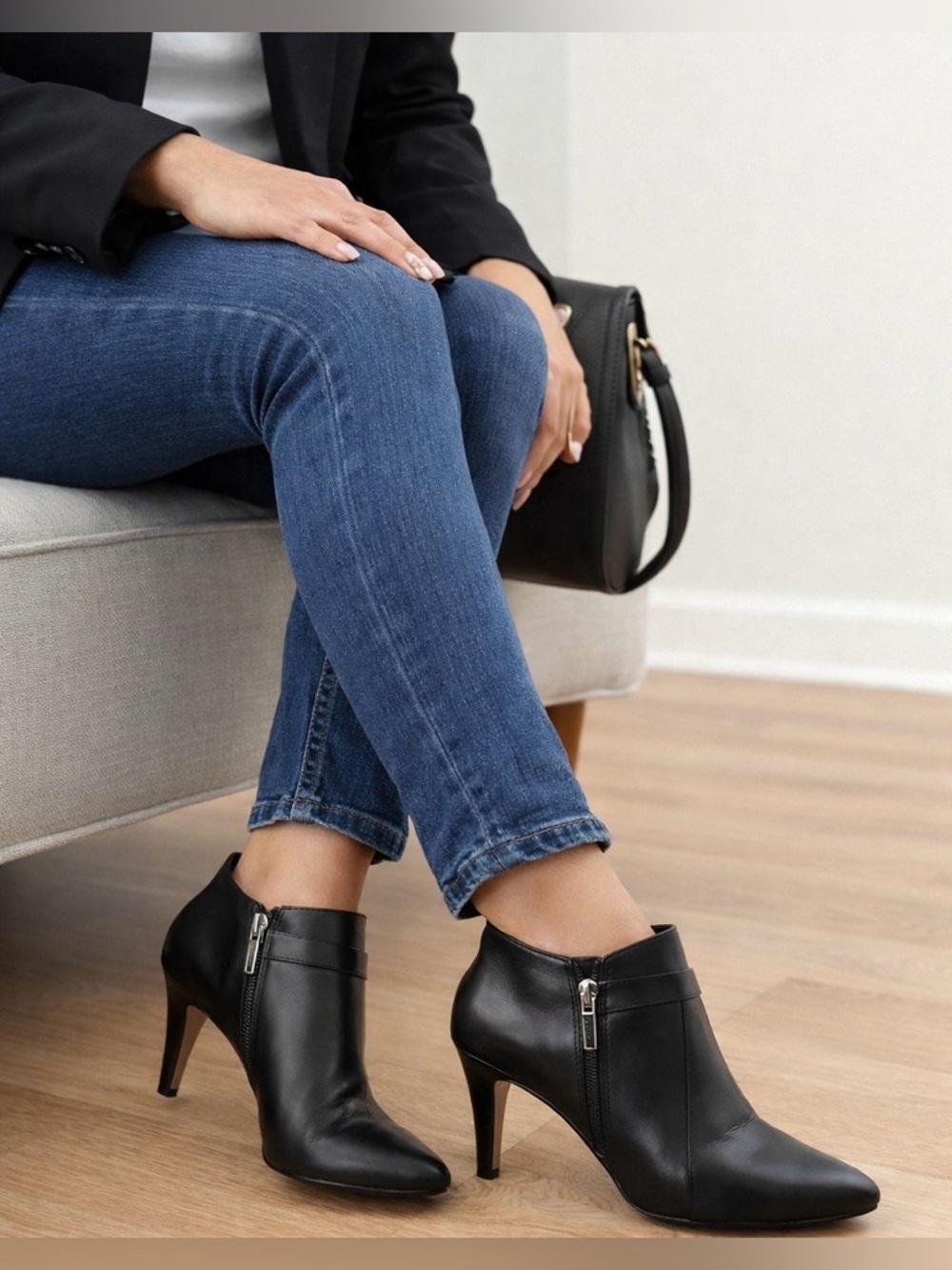 Vince Camuto Vonilesa Black Leather Booties Size 8M